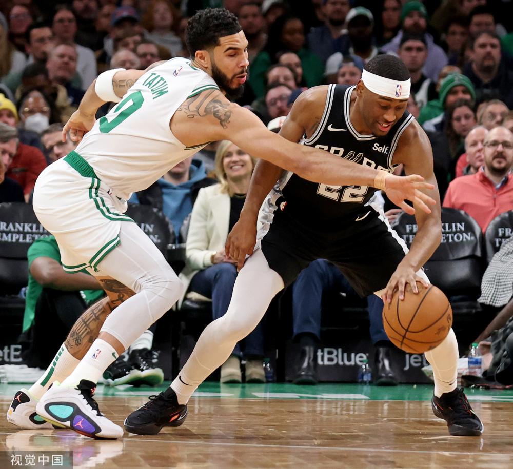 詹姆斯在其 詹姆斯在其